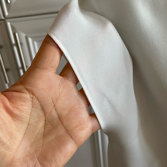 New - Vince 💯% silk top - Picture 8 of 10